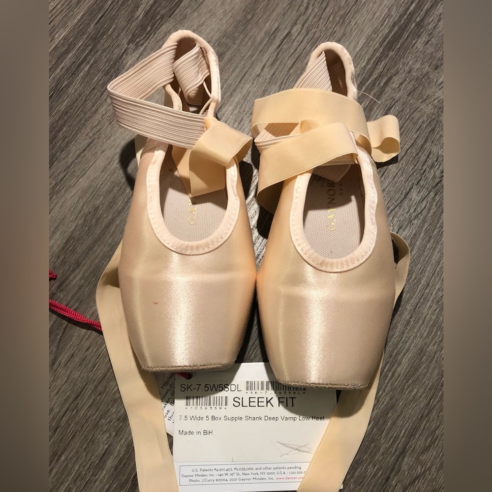 Barely worn Gaynor Minden Pointe Shoes. Size 7.5